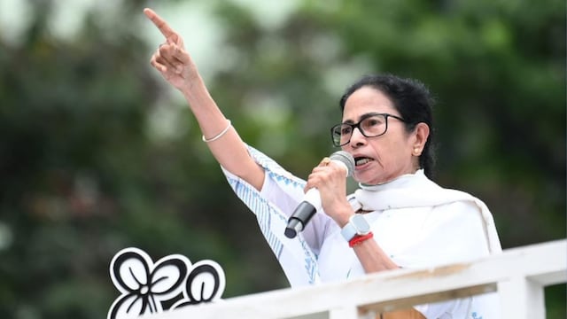 TMC chief Mamata Banerjee addresses her supporters. (X)