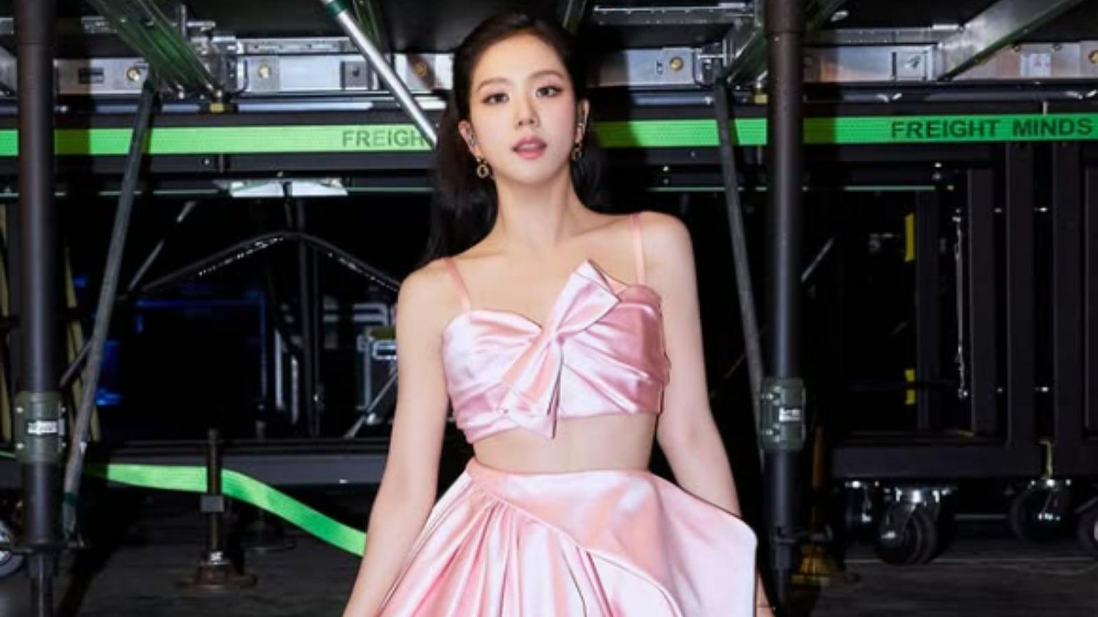 BLACKPINK's Jisoo Buys Rs 280 Cr Villa In Seoul, Becomes HYBE Founder Bang Si Hyuk's Neighbour | Korean News - News18