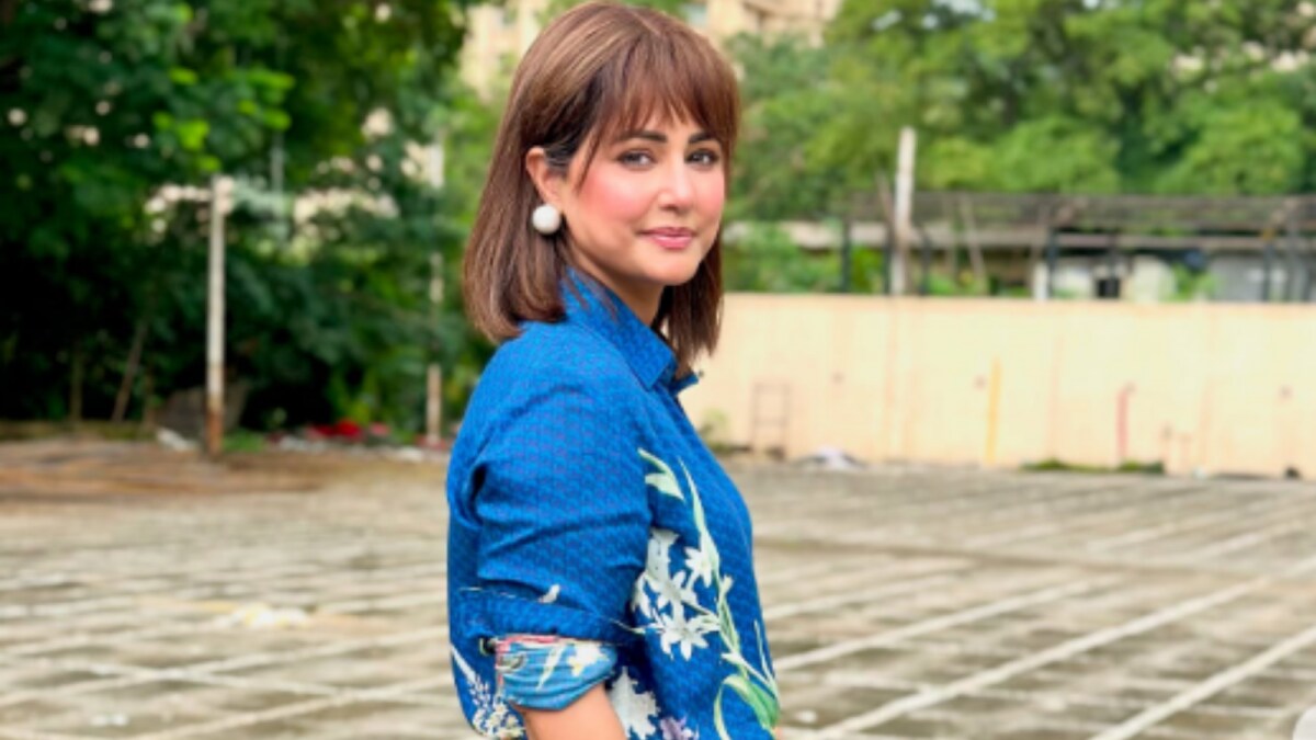 Hina Khan's Fashion: New Blue Outfit & Show Appearance
