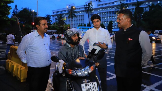 Pratap Sarnaik (extreme right) exposed the illegal plying of bike taxis by Rapido by booking a ride in Mumbai under a different name. (News18)