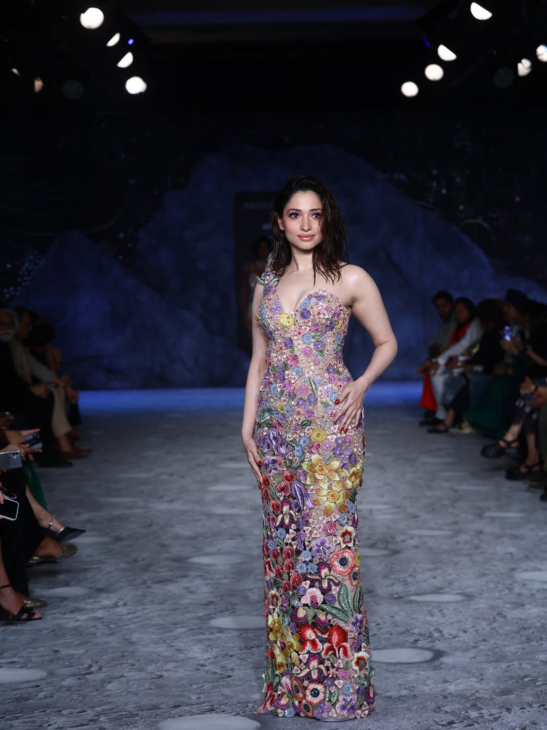 Janhvi Kapoor To Akshay Kumar: These Bollywood Celebs Turned Heads As Showstoppers 