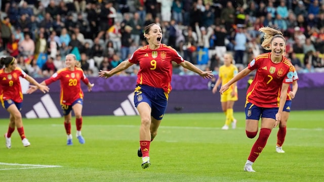 Esther Gonzalez celebrates after scoring Spain's third goal. (AP Photo)