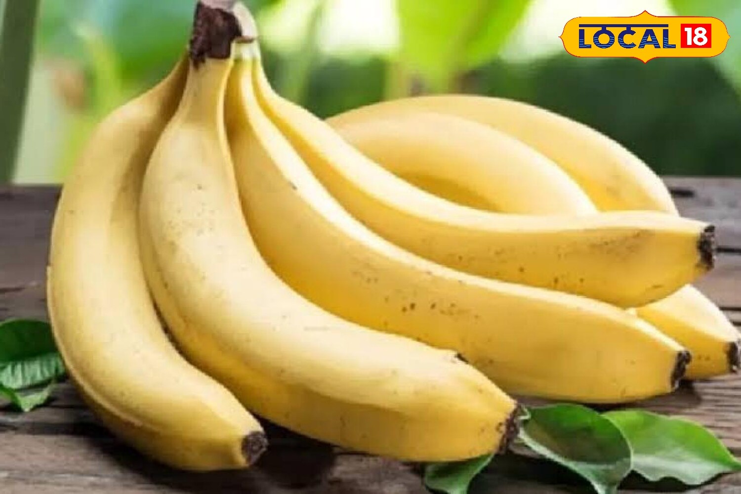 Another method is using a ripe banana. Swallowing a piece of banana directly without chewing can help push the bone down and provide relief. (News18 Hindi) Another method is using a ripe banana. Swallowing a piece of banana directly without chewing can help push the bone down and provide relief. (News18 Hindi)
