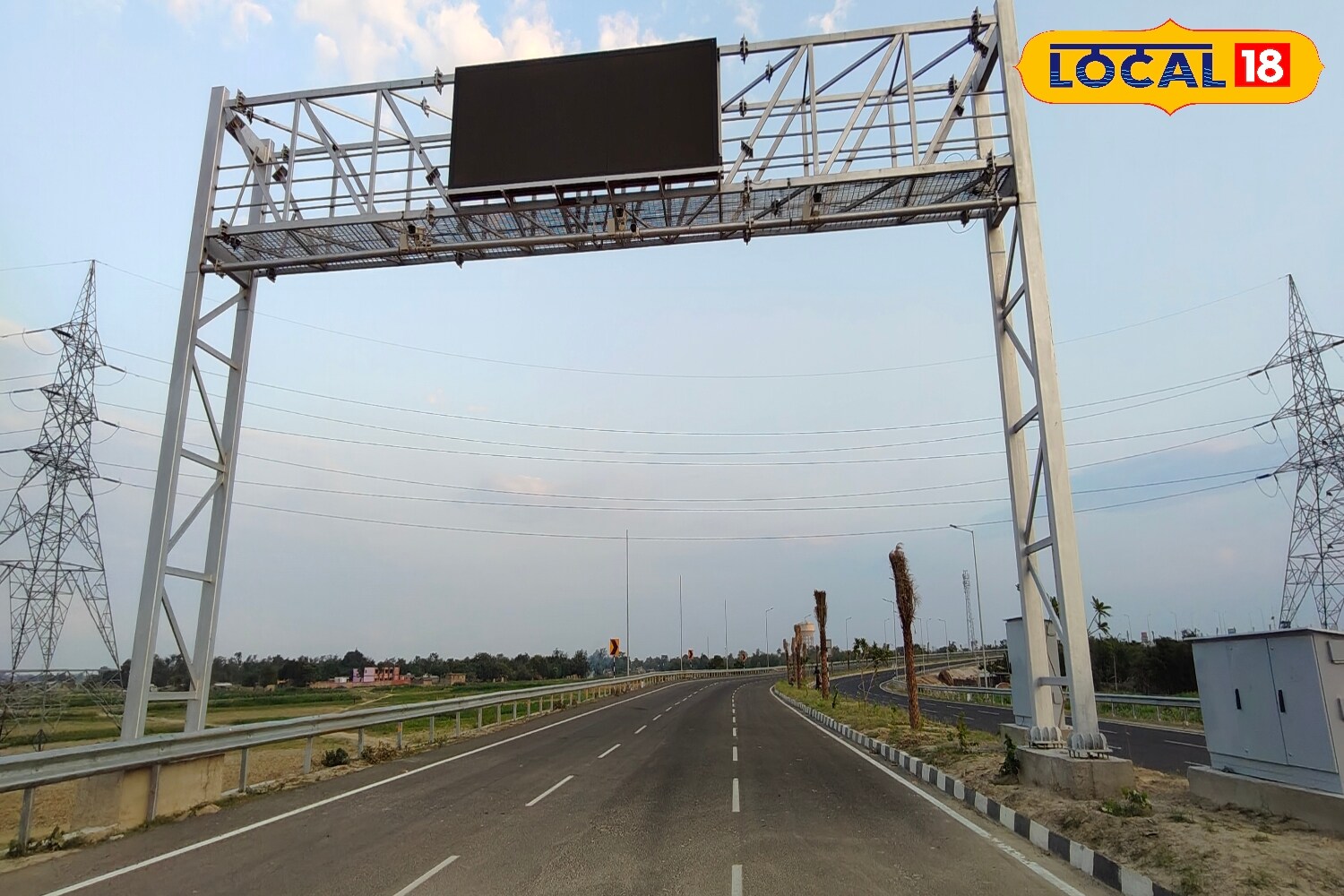 On August 22, 2025, Prime Minister Narendra Modi inaugurated the 1.86-km-long Aunta-Simaria Bridge over the Ganga River in Bihar's Begusarai. While the historical importance of the old Rajendra Setu remains intact, the new structure stands as a testament to modern engineering. It promises to ease congestion, enhance safety, and serve as a crucial link for decades to come, shaping the future of connectivity in Bihar. (News18 Hindi)