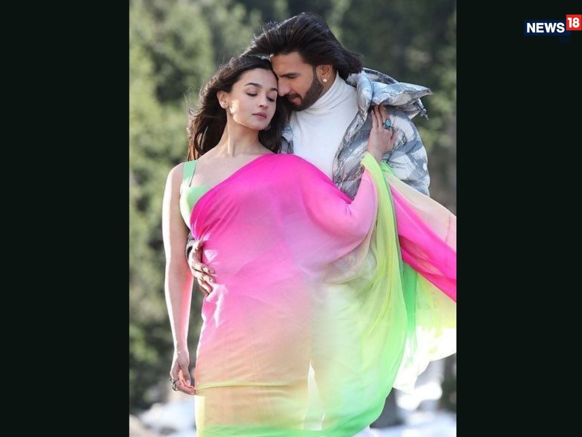 The saree has always been a timeless symbol of glamour and tradition in Bollywood. Over the years, many leading ladies have turned sarees into fashion statements, inspiring generations with their iconic looks. In 2023, Alia Bhatt revived the saree trend among Gen Z with her bold chiffon drapes in Rocky Aur Rani Kii Prem Kahaani. Her vibrant colours paired with sleeveless blouses went viral, marking a rebirth of the saree’s magic in Bollywood fashion. (News18 Hindi) The saree has always been a timeless symbol of glamour and tradition in Bollywood. Over the years, many leading ladies have turned sarees into fashion statements, inspiring generations with their iconic looks. In 2023, Alia Bhatt revived the saree trend among Gen Z with her bold chiffon drapes in Rocky Aur Rani Kii Prem Kahaani. Her vibrant colours paired with sleeveless blouses went viral, marking a rebirth of the saree’s magic in Bollywood fashion. (News18 Hindi)