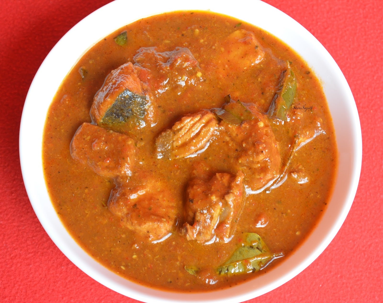 Eating fish in moderation provides essential protein and nutrients, supporting overall health. Regular consumption in reasonable quantities is safe, but overindulging in certain varieties like Hilsa or Pangas can lead to stomach issues. (News18 Bengali) Eating fish in moderation provides essential protein and nutrients, supporting overall health. Regular consumption in reasonable quantities is safe, but overindulging in certain varieties like Hilsa or Pangas can lead to stomach issues. (News18 Bengali)