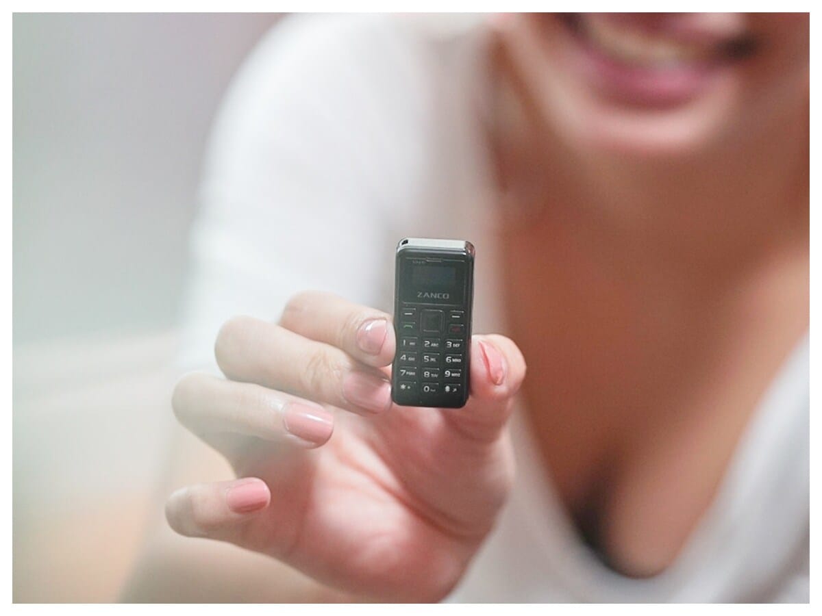 Zanco Tiny T1: Known as the world’s smallest mobile, the Zanco Tiny T1 measures only 46.7 mm in length and weighs just 13 grams. It features a 0.49-inch OLED screen, 2G network support and storage for up to 300 contacts. Its 200 mAh battery lasts up to three days on standby. So small in size, it can fit easily into a pocket or even a matchbox. (News18 Hindi) Zanco Tiny T1: Known as the world’s smallest mobile, the Zanco Tiny T1 measures only 46.7 mm in length and weighs just 13 grams. It features a 0.49-inch OLED screen, 2G network support and storage for up to 300 contacts. Its 200 mAh battery lasts up to three days on standby. So small in size, it can fit easily into a pocket or even a matchbox. (News18 Hindi)