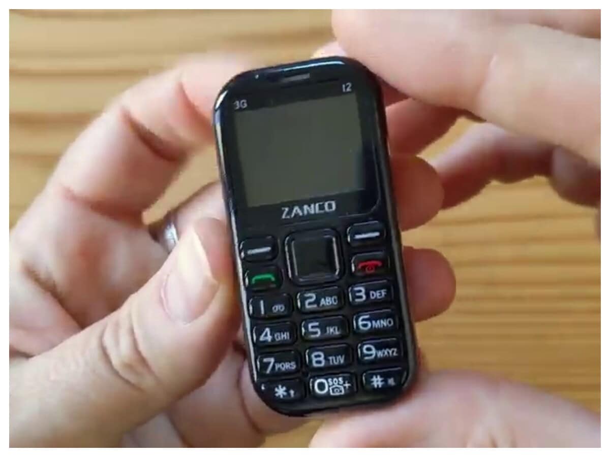 Zanco Tiny T2: The Tiny T2 is an upgraded version of the T1. Along with 3G support, it comes with a camera, 128MB RAM and 64MB internal storage. Weighing just 31 grams, it offers up to seven days of battery life. Users can also listen to music, watch videos and play basic games on this miniature handset. (News18 Hindi) Zanco Tiny T2: The Tiny T2 is an upgraded version of the T1. Along with 3G support, it comes with a camera, 128MB RAM and 64MB internal storage. Weighing just 31 grams, it offers up to seven days of battery life. Users can also listen to music, watch videos and play basic games on this miniature handset. (News18 Hindi)