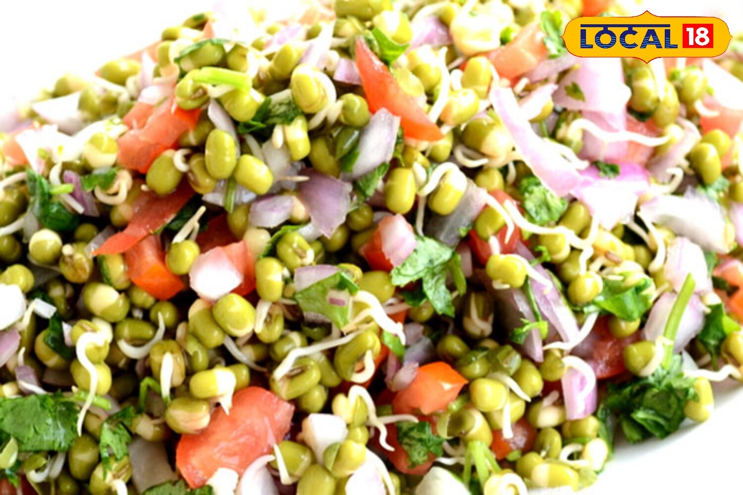 Along with including these nutrient-dense foods, experts advise avoiding items high in carbohydrates. Excessive carbohydrate intake contributes to increased fat storage in the body. (News18 Hindi) Along with including these nutrient-dense foods, experts advise avoiding items high in carbohydrates. Excessive carbohydrate intake contributes to increased fat storage in the body. (News18 Hindi)