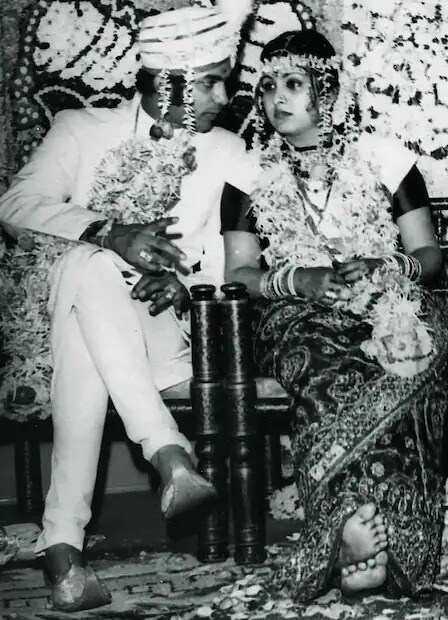 Despite her cinematic success, tragedy struck early in her personal life. At 25, she married Siddharth, son of Dayanand Bandodkar, the first Chief Minister of Goa, who passed away shortly after their marriage. (News18 Hindi) Despite her cinematic success, tragedy struck early in her personal life. At 25, she married Siddharth, son of Dayanand Bandodkar, the first Chief Minister of Goa, who passed away shortly after their marriage. (News18 Hindi)