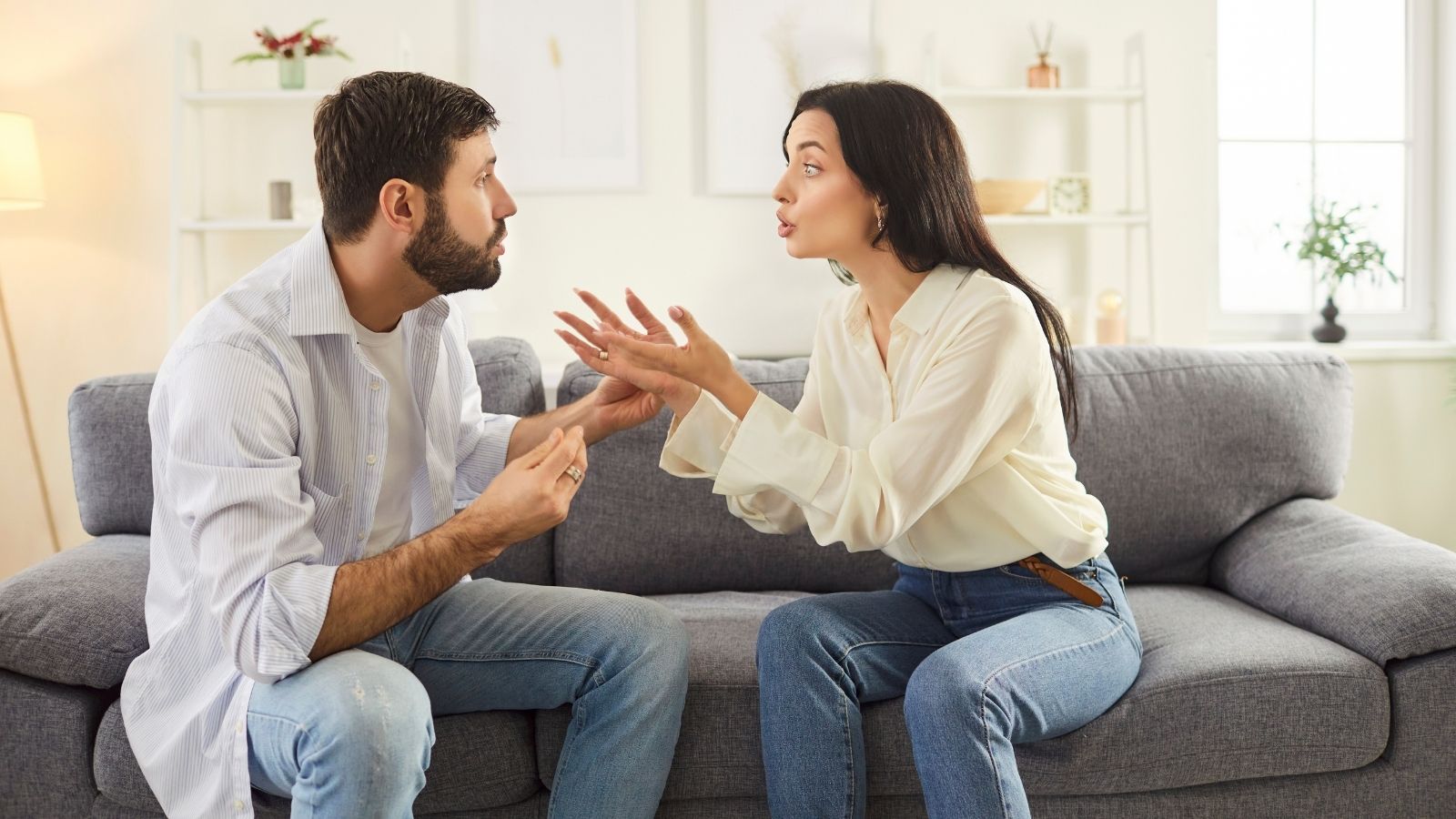 6 Psychological Signs That Reveal Your Partner Is Unhappy In The Relationship