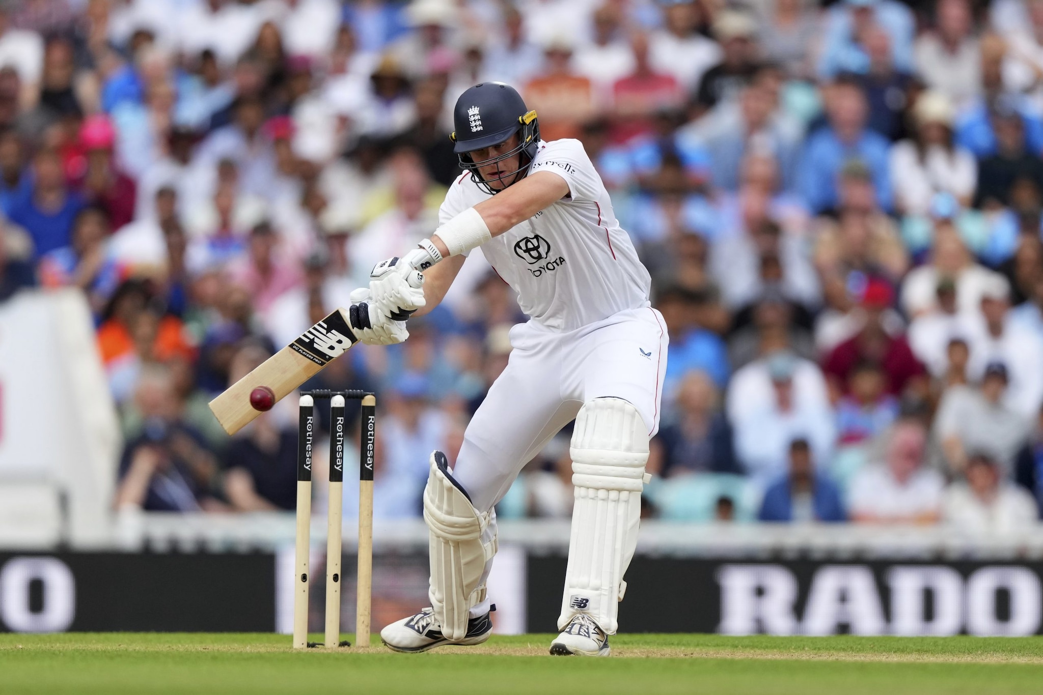 Jamie Overton and Jamie Smith were in the middle when bad light stopped play with the momentum in India’s favour. (AP)
