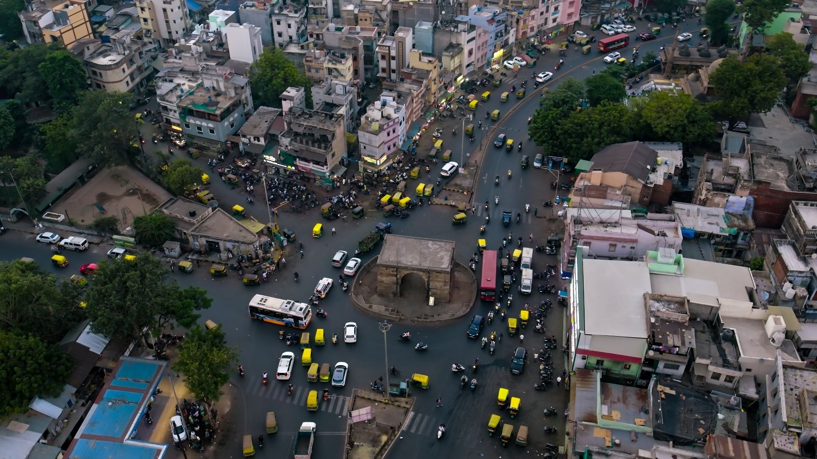 गंभीर यातायात भीड़ गंभीर यातायात भीड़