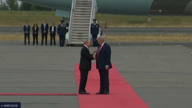  Trump-Putin meet on Red Carpet (White House)