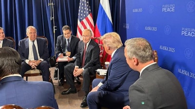  Trump-Putin hold discussions