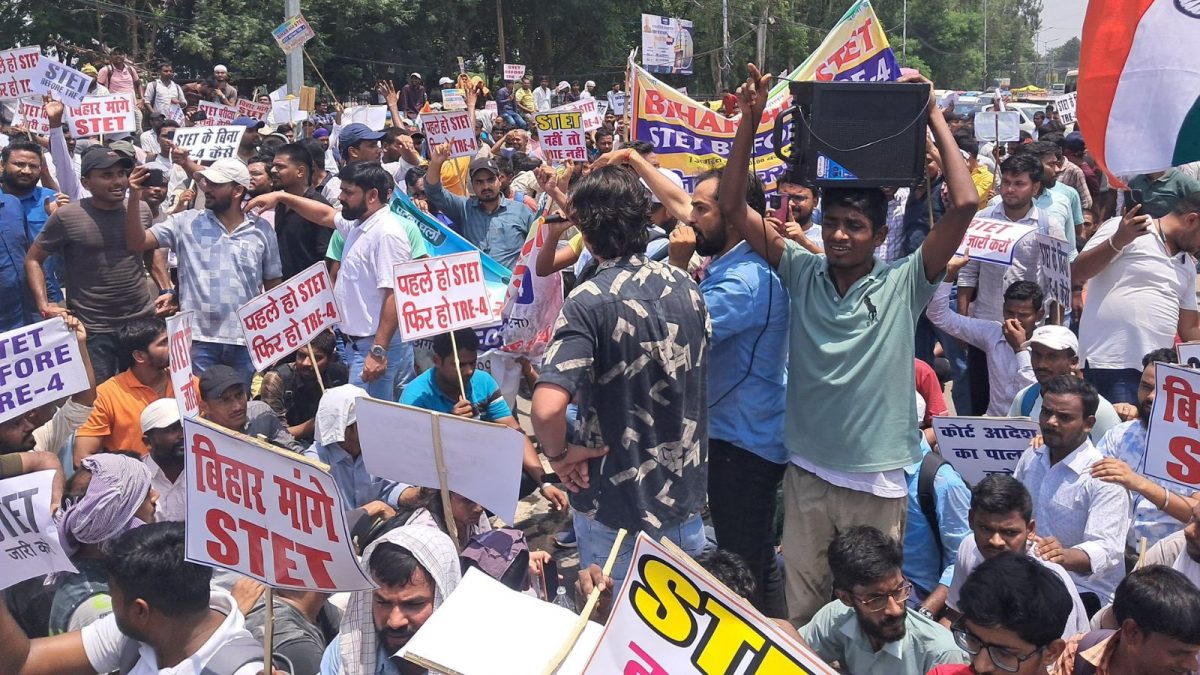 Bihar STET Aspirants Protest, Demand Exam Before TRE