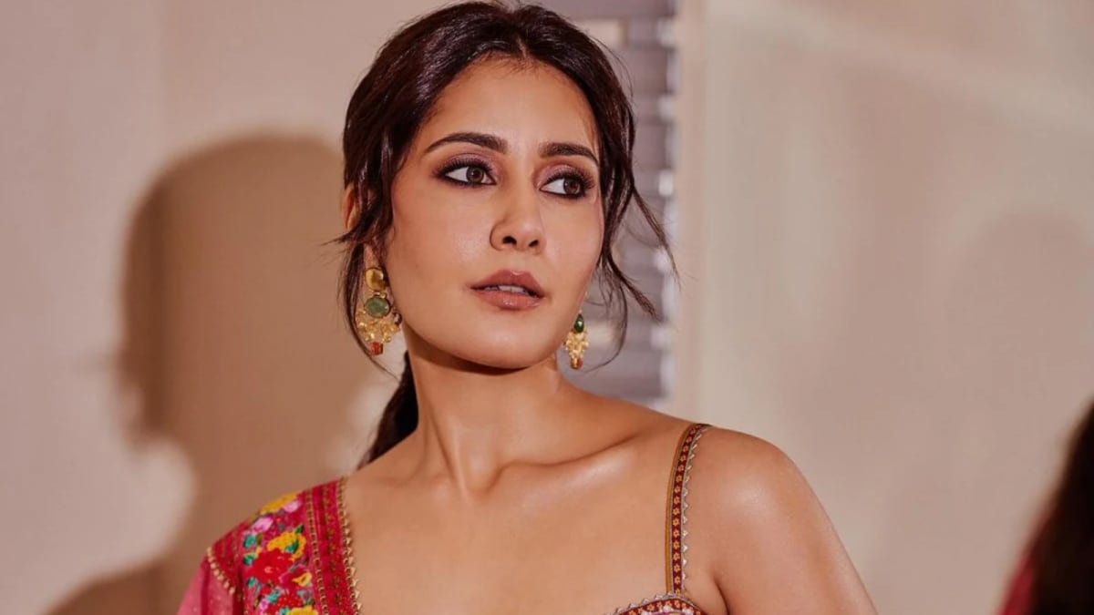 Raashii Khanna Spotted at Mumbai Airport Before '120 Bahadur' Launch