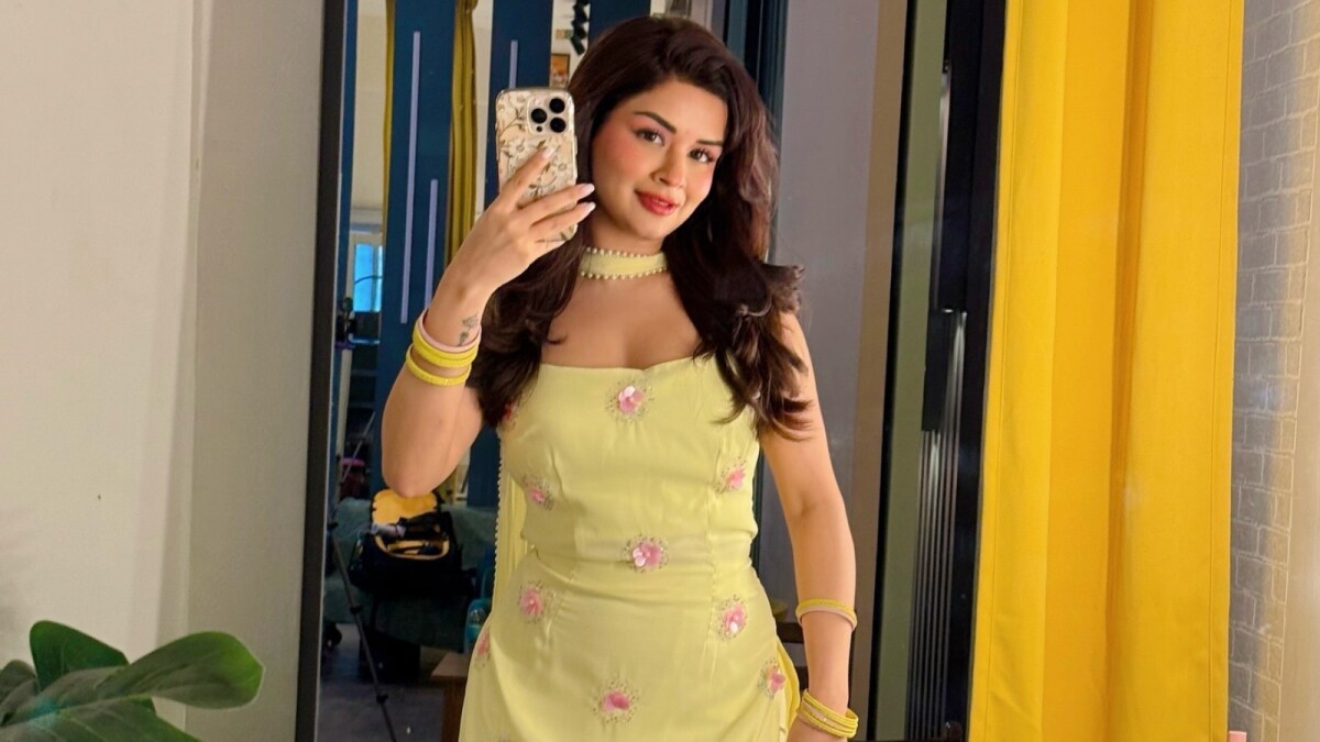 Avneet Kaur Celebrates Independence Day in Yellow Sharara