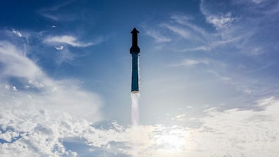  X/SpaceX)