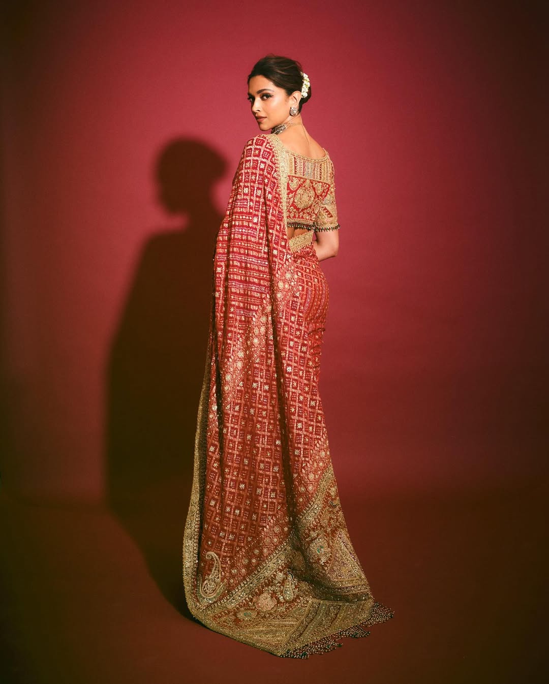National Handloom Day 2025: Deepika Padukone, Janhvi Kapoor, Alia Bhatt in Handloom Sarees National Handloom Day 2025: Deepika Padukone, Janhvi Kapoor, Alia Bhatt in Handloom Sarees