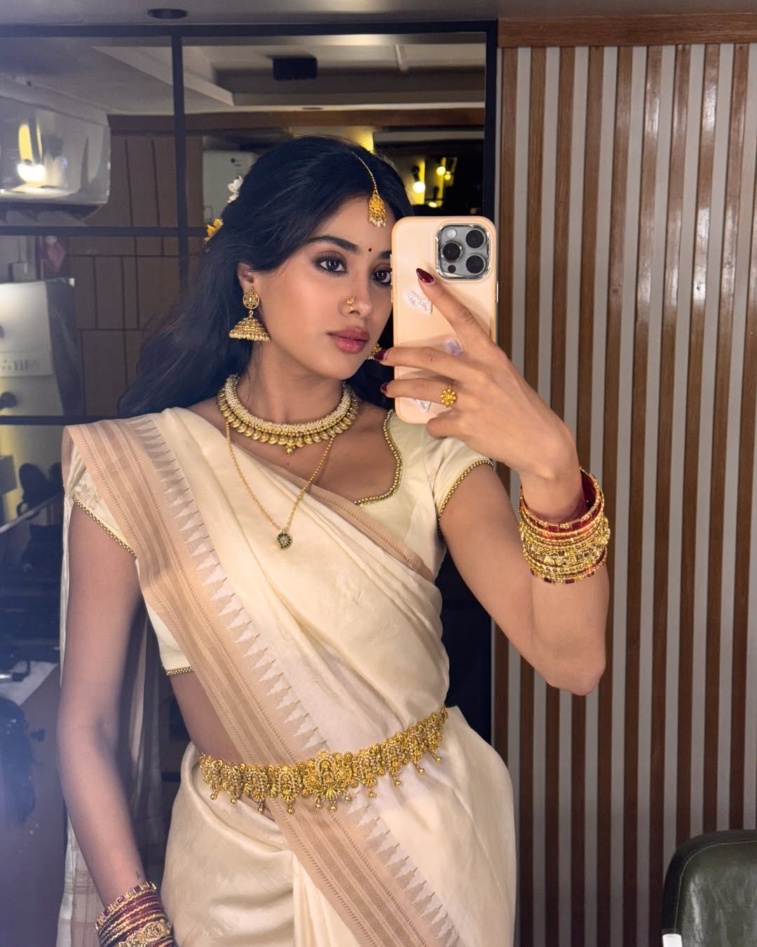 National Handloom Day 2025: Deepika Padukone, Janhvi Kapoor, Alia Bhatt in Handloom Sarees National Handloom Day 2025: Deepika Padukone, Janhvi Kapoor, Alia Bhatt in Handloom Sarees