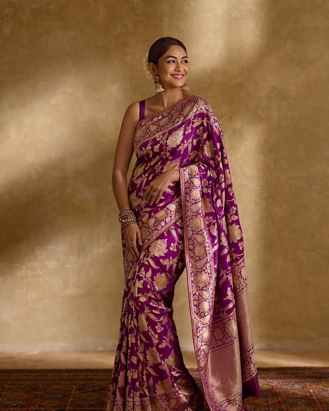 National Handloom Day 2025: Deepika Padukone, Janhvi Kapoor, Alia Bhatt in Handloom Sarees National Handloom Day 2025: Deepika Padukone, Janhvi Kapoor, Alia Bhatt in Handloom Sarees