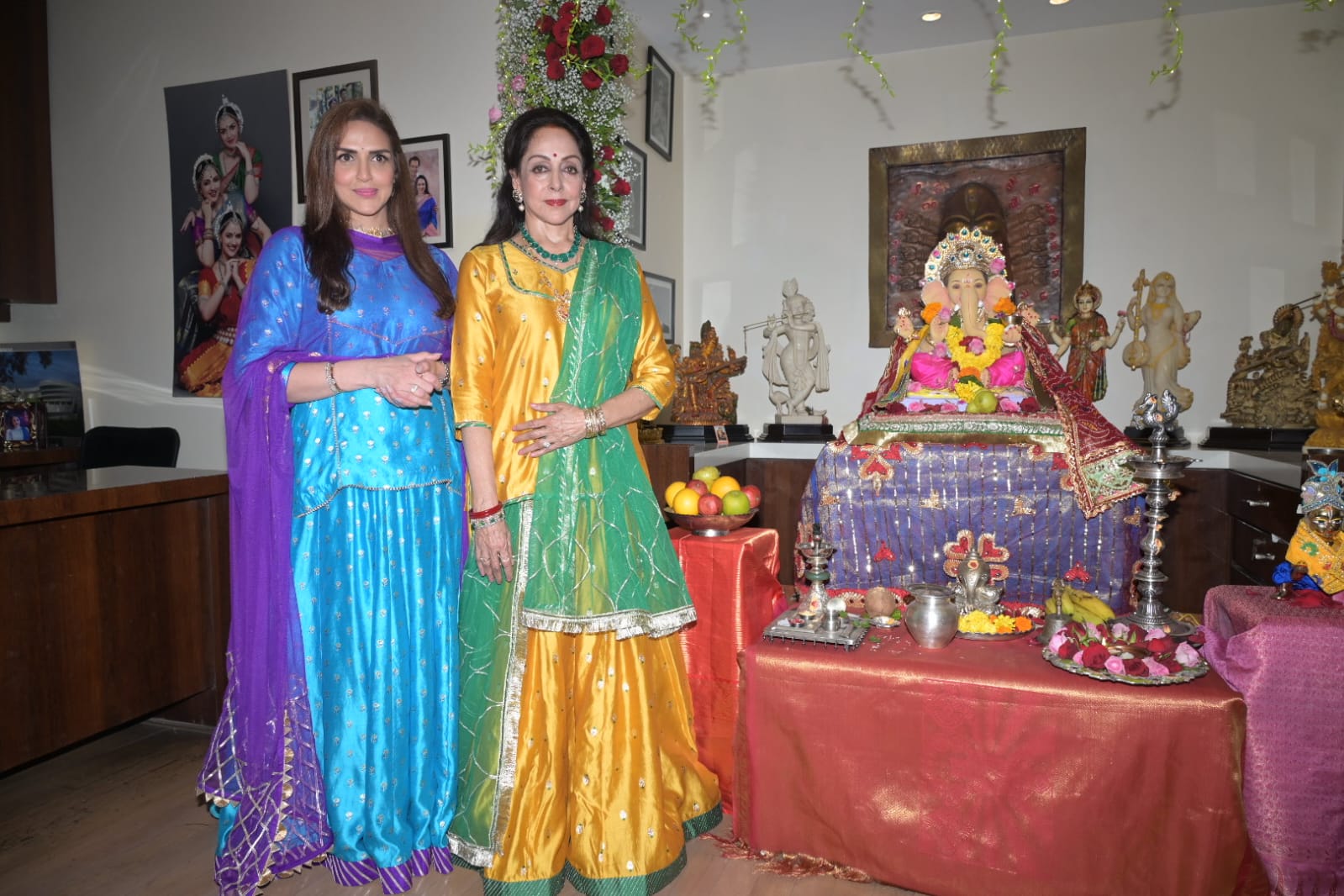 Hema Malini, Esha Deol Ganesh Chaturthi 2025