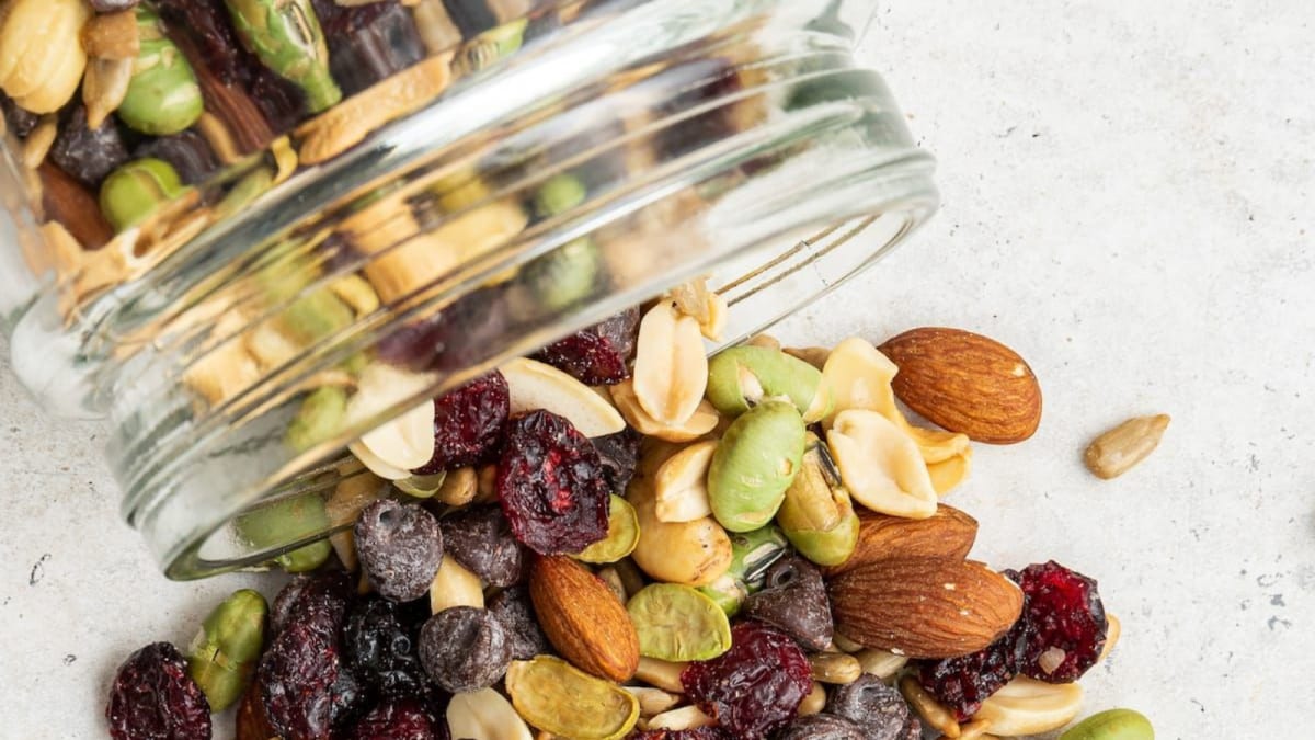 How To Build The Perfect Healthy Snack Box At Home