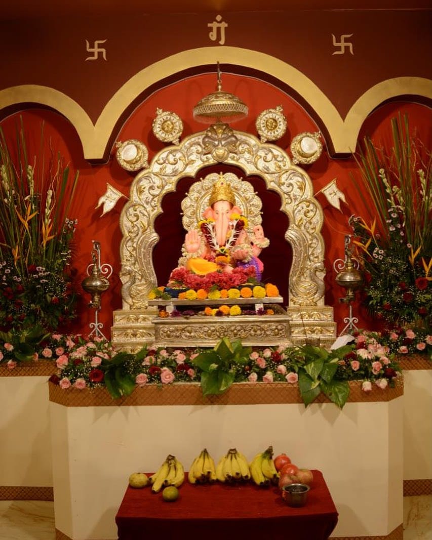 Keshavi Naik Sarvajanik Ganeshotsav Mandal (Kalbadevi): This is one of the oldest sarvajanik Ganpati, completing 132 years this year! The pandal started in 1893 and was even visited by Lokmanya Tilak a long time ago in 1901. After reaching Charni Road station, you can take a taxi to reach the destination. (Image: Instagram)