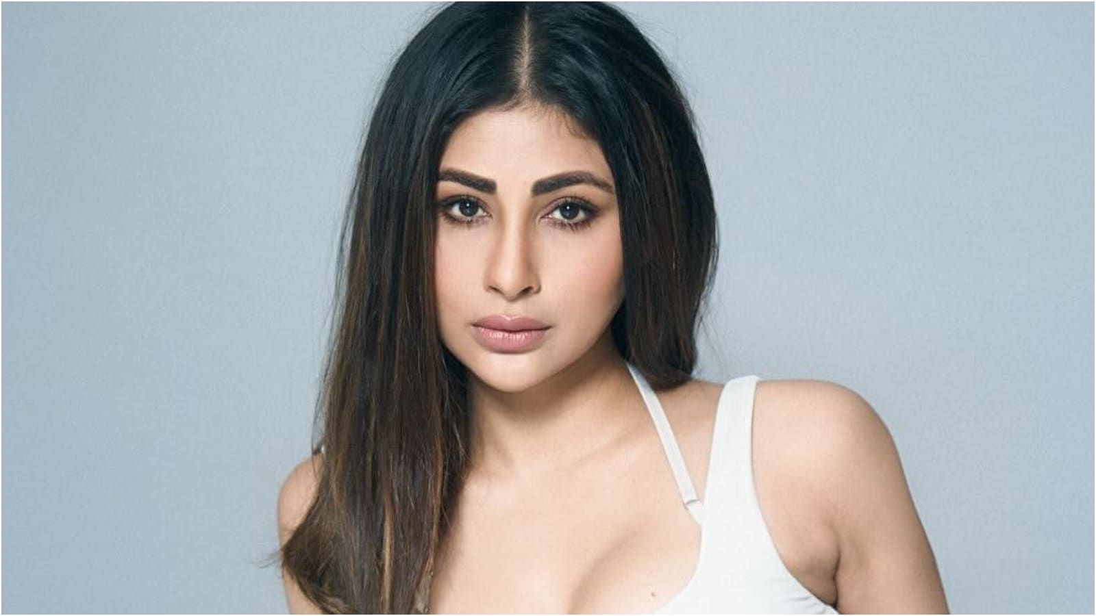 Mouni Roy Claps Back At Troll's 'Choose Better Surgeon' Jibe: 'Do Something Worthwhile' | Bollywood News - News18