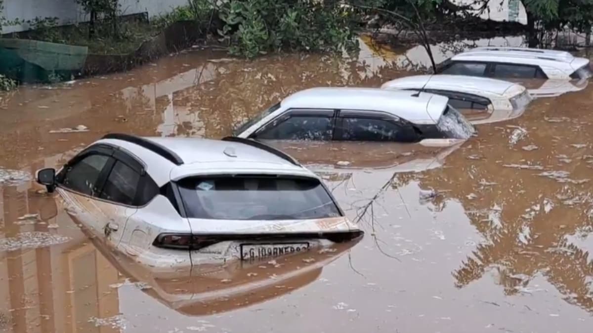 Heavy Rainfall Floods Roads In Gujarat's Himmatnagar, Cars Go Underwater | Video
