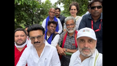 Rahul Gandhi, clicking a selfie with Stalin, Tejashwi Yadav, and Priyanka Gandhi Vadra, among others, tried to pitch it as another INDIA bloc effort against the Election Commission. (X @RahulGandhi)