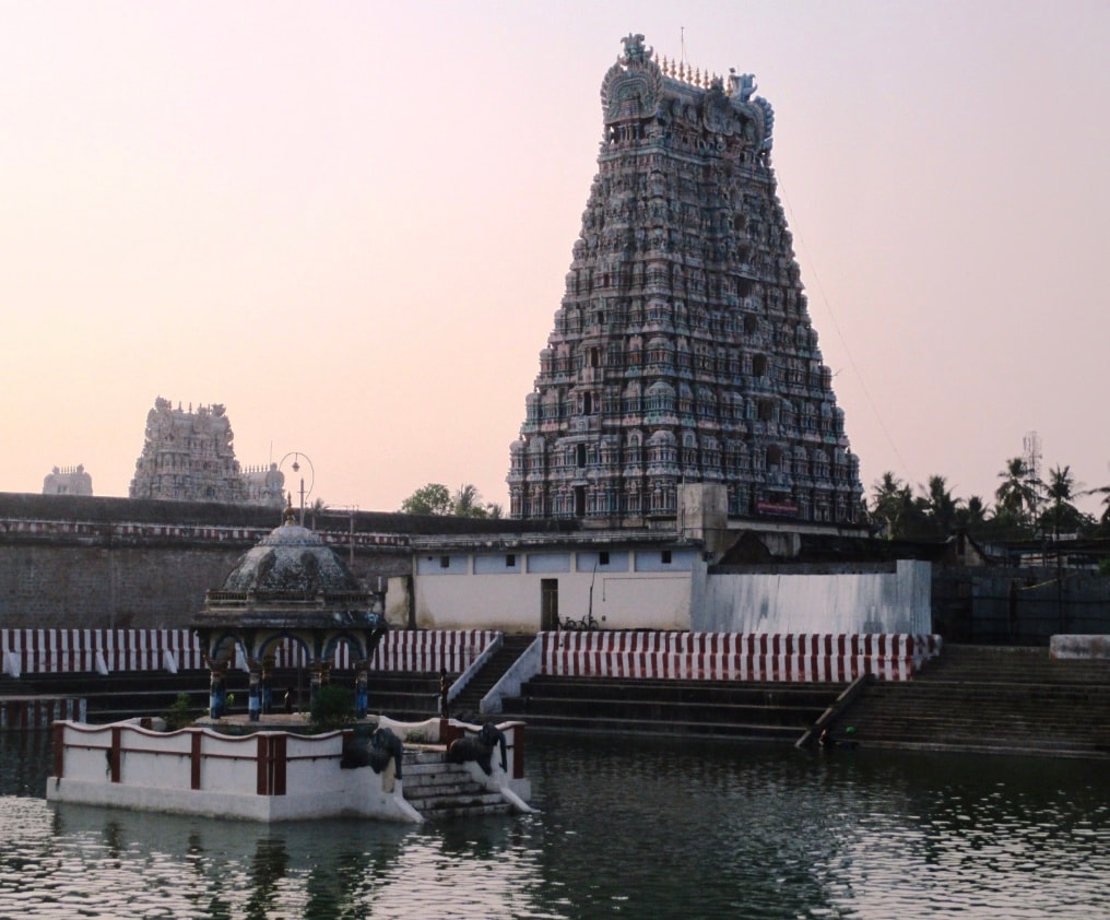 Rajagopalaswamy Temple, Mannargudi: Often referred to as “Dakshina Dwaraka," the Rajagopalaswamy Temple in Tamil Nadu celebrates Janmashtami with regal devotion. Lord Krishna is worshipped in his kingly form (Rajagopala), adorned with royal garments and jewels. 