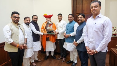 Under the leadership of Shiv Sena’s parliamentary leader Dr Shrikant Shinde, the MPs met the Prime Minister to congratulate and appreciate his efforts. Pic/News18