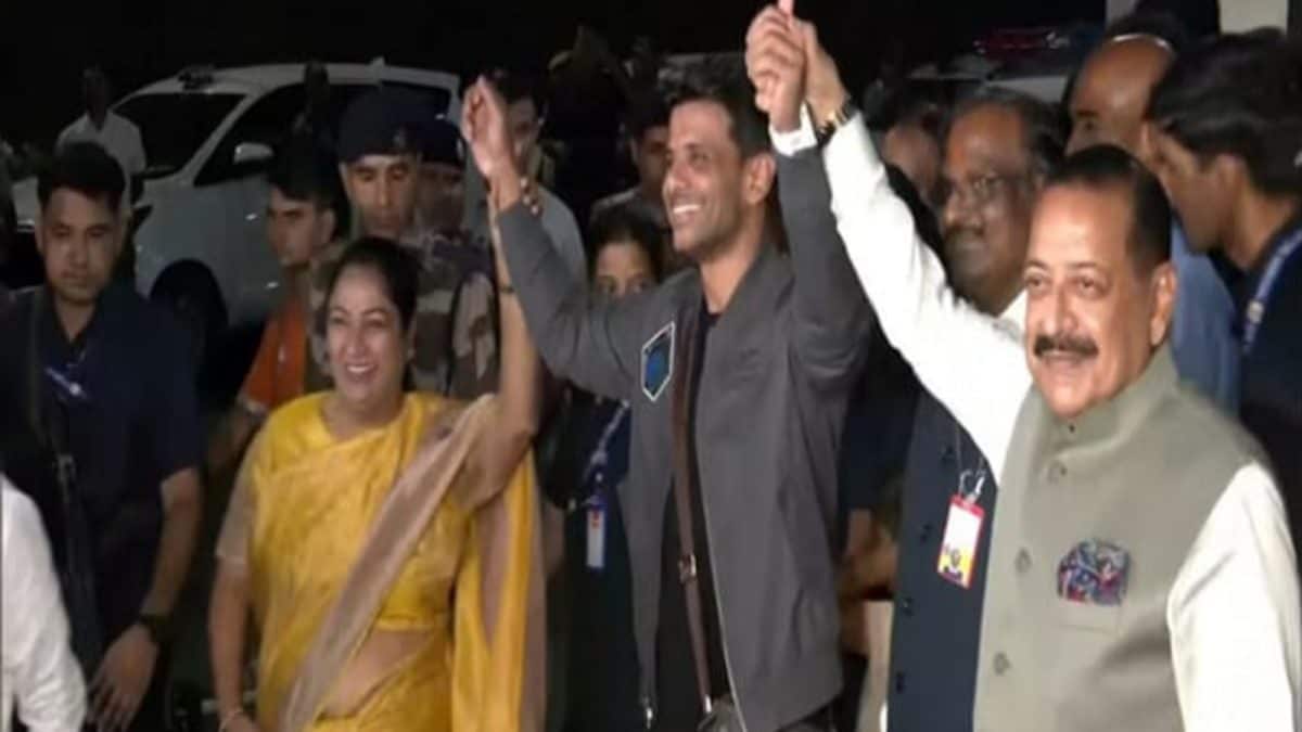 <div>'Hero Astronaut': Lok Sabha To Honour Shukla With Discussion On His Historic Milestone</div>
