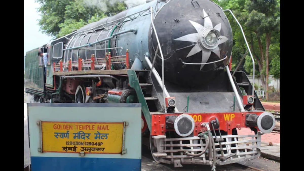 Frontier Mail: The Indian Train Known for On-Time Punctuality