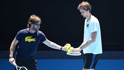 Daniil Medvedev, Gilles Cervara. (X) 