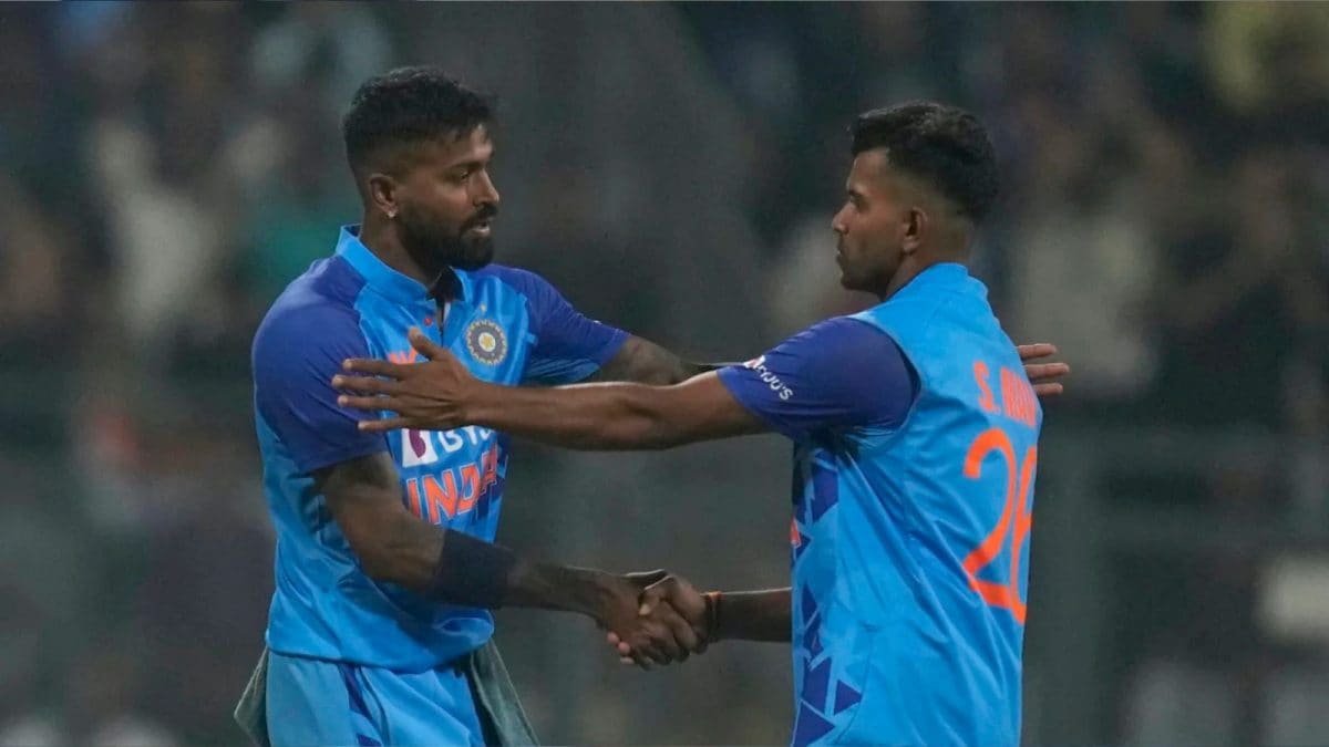 Shivam Mavi's Quickfire 50 in UP T20 League