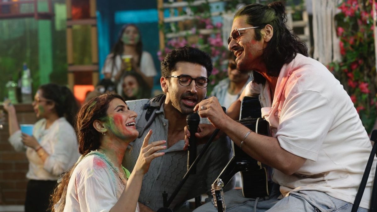 Fatima Sana Shaikh Shares 'Metro In Dino' BTS Photos