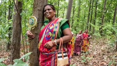 It was this relentless spirit that earned Jamuna Tudu the nickname 'Lady Tarzan' (News18 Hindi)