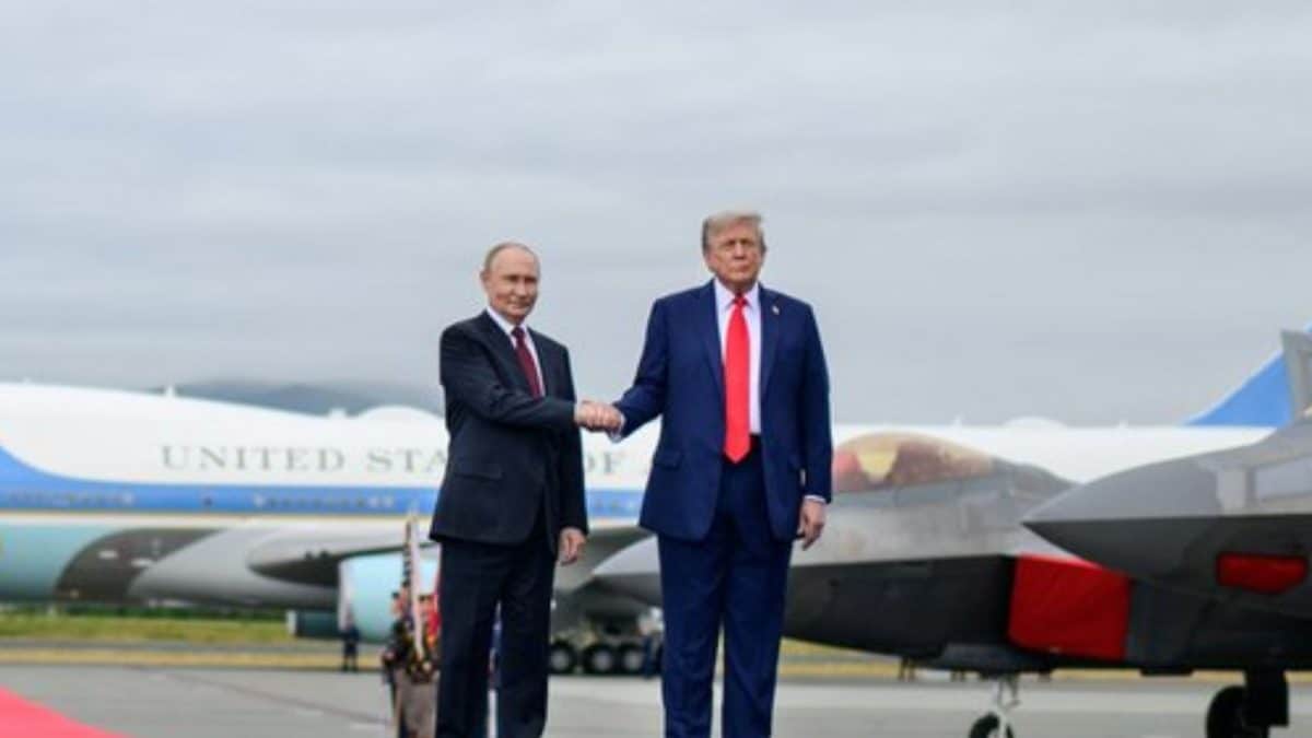Internet speculates Putin body double met Trump in Alaska summit