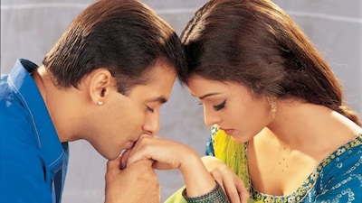 Salman Khan, Aishwarya Rai played the leads in Hum Dil De Chuke Sanam.