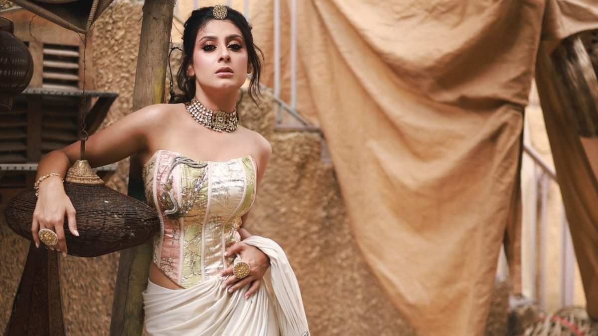 Isha Malviya Dances to "Qatal" After "Shaky Shaky" Success