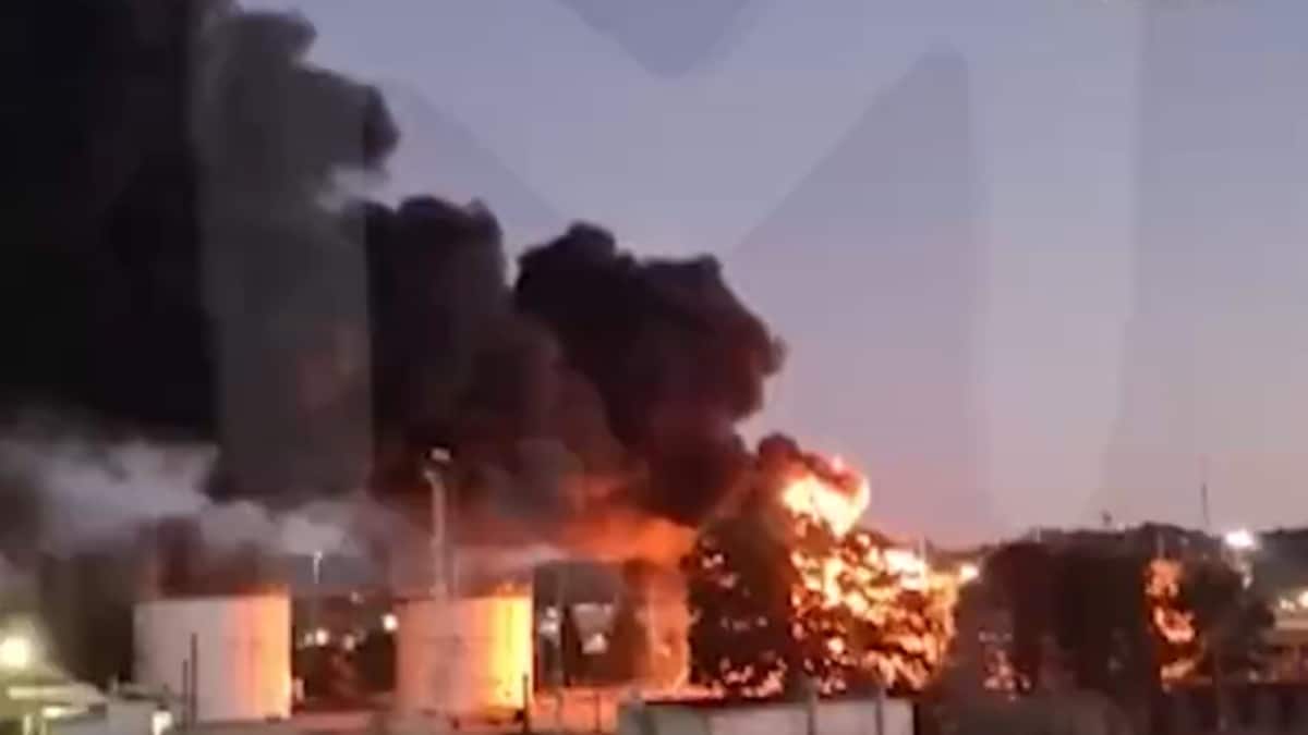 Ukrainian Drone Hits Oil Depot Near Sochi, Triggers Mega Blast | Videos