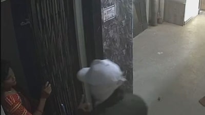 Pune Woman Looted Inside Building's Lift