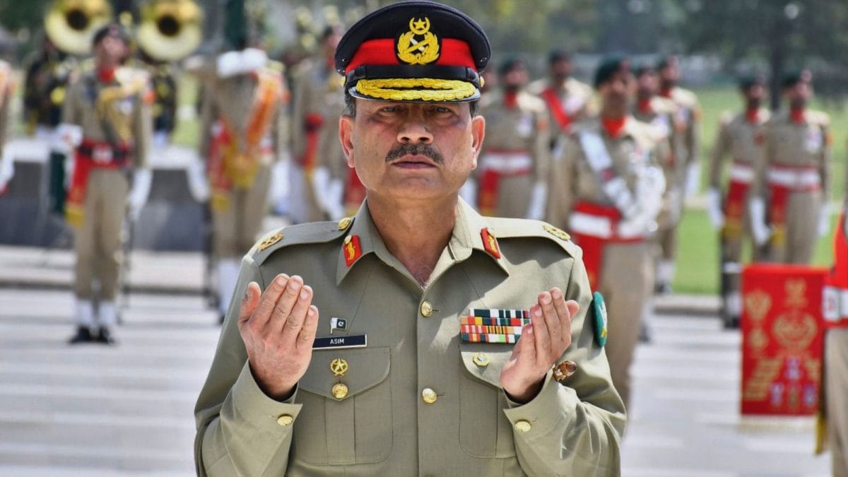 Ex-Pentagon Official: Pakistan Army Chief Like Osama Bin Laden