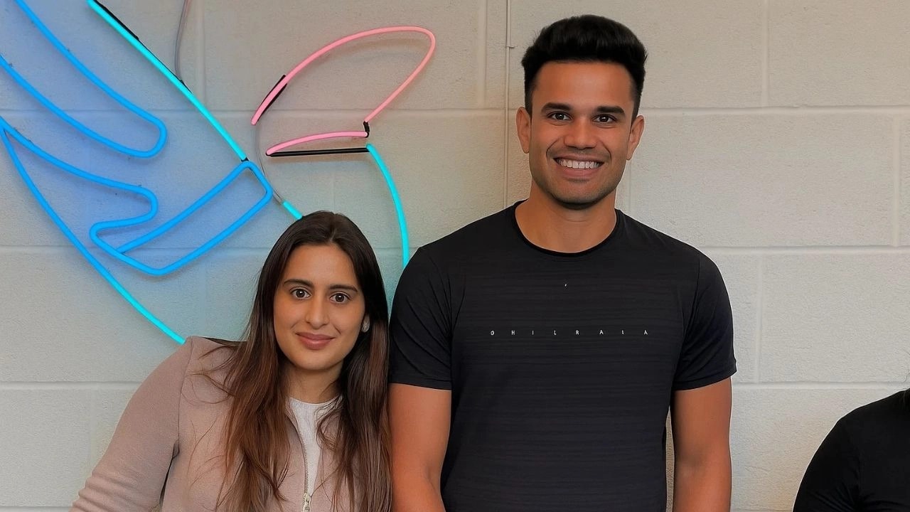 Reportedly, Arjun got engaged to Sanniya Chandhok on August 13, 2025. Arjun was born on September 24, 1999, and is currently 25 years old. Sanniya, on the other hand, was born on June 23, 1998, making her 26. 