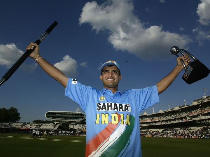 Sahara India (2001–2013): Sahara was the Indian team’s most enduring sponsor, staying for 11 years. In 2010, it renewed its agreement with BCCI until 2013, paying ₹3.34 crore per Test, ODI, and T20I. Despite its long run, the partnership ended abruptly as the company withdrew under financial strain. Sahara India (2001–2013): Sahara was the Indian team’s most enduring sponsor, staying for 11 years. In 2010, it renewed its agreement with BCCI until 2013, paying ₹3.34 crore per Test, ODI, and T20I. Despite its long run, the partnership ended abruptly as the company withdrew under financial strain.