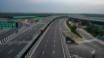 The Economic Survey said along with the railways, road transport and highways account for over half of the Centre's total capital expenditure through FY25. (Image: PTI)