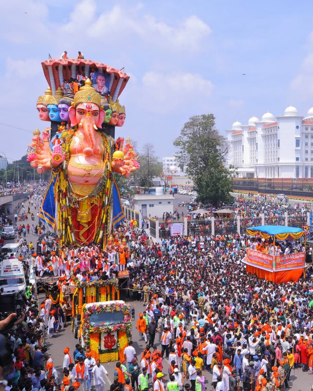 Khairatabad Ganesh 2025 Hyderabad's 69-Foot-Tall Ganpati Khairatabad Ganesh 2025 Hyderabad's 69-Foot-Tall Ganpati